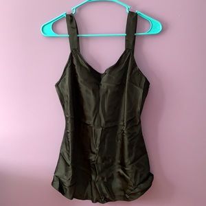 Women’s Set of 2 Black and Grey Saks Fifth Avenue Silky Tank tops